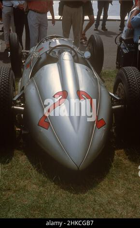 La coda shapely della Mercedes-Benz W154 Grand Prix V12-engined dalla fine del 1930s, in mostra al festival di Goodwood di velocità 2001. Foto Stock