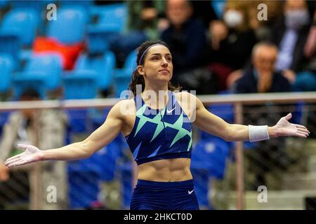 Ostrava, Repubblica Ceca. 03rd Feb 2022. Iryna Zhuk della Bielorussia compete nella pole vault femminile durante il meeting di atletica del Ceco Indoor Gala a Ostrava, Repubblica Ceca, 3 febbraio 2022. Credit: Vladimir Prycek/CTK Photo/Alamy Live News Foto Stock