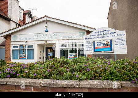 LEIGH-ON-SEA, 3 FEBBRAIO 2O22, i residenti di Southend West arrivano a votare in un seggio elettorale nelle elezioni locali per sostituire il deputato assassinato Sir David Amess giovedì 3rd febbraio 2022. (Credit: Lucy North | MI News) Credit: MI News & Sport /Alamy Live News Foto Stock