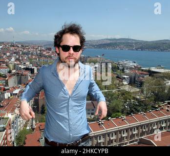 ISTANBUL, TURCHIA - 23 APRILE: Ritratto del famoso artista francese Nicolas Pol il 23 aprile 2012 a Istanbul, Turchia. Nicolas Pol è nato nel 1977 a Parigi. Foto Stock