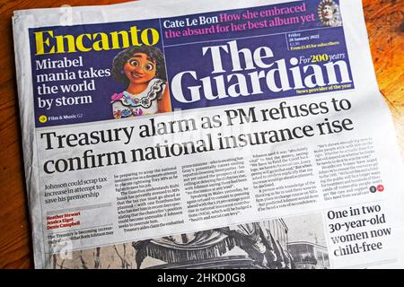 "Treasury Alarm as PM rifiuta di confermare l'aumento dell'assicurazione nazionale" prima pagina del giornale Guardian il 27th gennaio 2022 London England UK Foto Stock