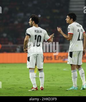 CAMERUN, Yaounde, 03 Febbraio 2022 - Mohamed Salah e Omar Marmoush d'Egitto durante la Coppa delle nazioni in Africa disputano la partita semifinale tra Camerun ed Egitto allo Stade d'Olembe, Yaounde, Camerun, 03/02/2022/ Foto di SF Credit: Sebo47/Alamy Live News Foto Stock