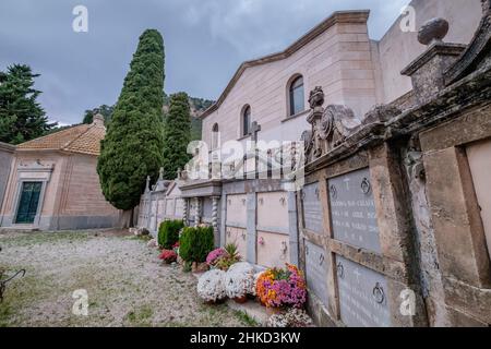 Nicchie funerarie, cimitero di Valldemossa, Maiorca, Isole Baleari, Spagna Foto Stock