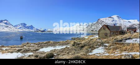 Vista sul fiordo da Qoornoq - ex villaggio di pescatori, oggi residenza estiva nel mezzo del fiordo di Nuuk, Groenlandia Foto Stock