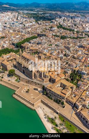 Fotografia aerea, Chiesa di Santa Iglesia Catedral de Mallorca, Cattedrale di Palma, Parc de la Mar, Palma, Maiorca, Isole Baleari, Spagna, Devozionale S Foto Stock