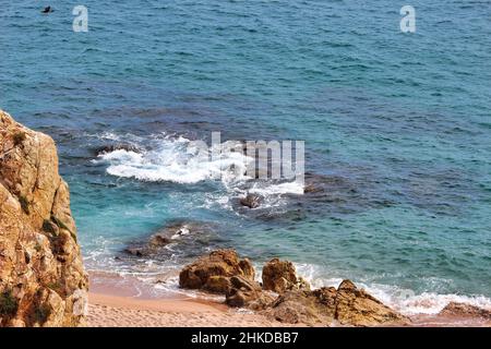 Le belle insenature di Sant Pol de Mar il più piccolo e pittoresco villaggio sulla Costa Brava Maresme (Barcellona) Foto Stock