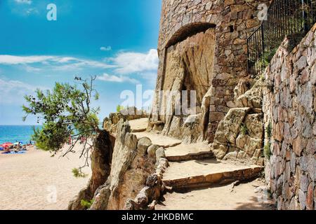 La bella città di Platja d'Aro (Girona) una delle località turistiche più popolari nel cuore della Costa Brava, Spagna Foto Stock