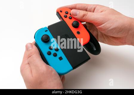 Wroclaw, Polonia - JAN 27, 2022: Nintendo Switch - popolare dispositivo per console mobile Nintendo Foto Stock