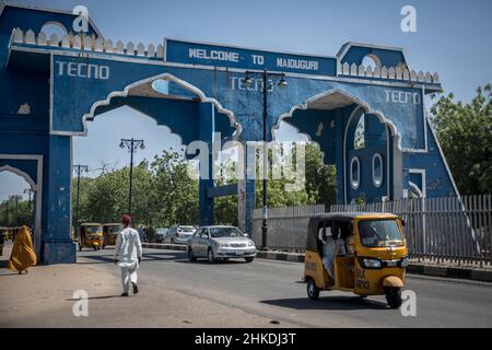 Maiduguri, Nigeria. 29th Nov 2021. Vista dell'ingresso a Maiduguri, la capitale dello Stato di Borno. Il gruppo militante islamico Boko Haram, e più recentemente una fazione chiamata ISWAP, sta combattendo una rivolta nel nord-est della Nigeria per più di un decennio. Credit: SOPA Images Limited/Alamy Live News Foto Stock