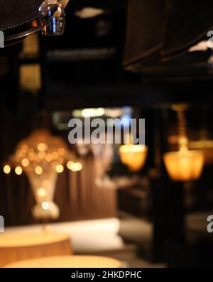 Il bellissimo interno del ristorante è stato fotografato in primo piano Foto Stock