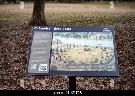 Orrville, Alabama, Stati Uniti d'America - 26 gennaio 2021: Segnale informativo riguardante Cahawba a 1500 presso il Parco Archeologico di Old Cahawba. Foto Stock