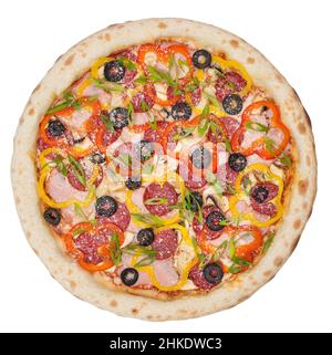 Gustosa pizza italiana classica originale di peperoni. Vista dall'alto. Isolato su bianco Foto Stock