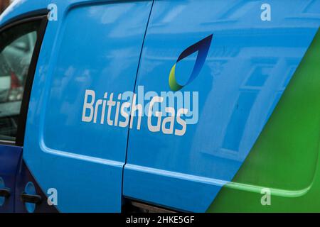 Londra, Regno Unito. 03rd Feb 2022. Un pulmino British gas parcheggiato in una strada di Londra. Le bollette energetiche aumenteranno quando il regolatore Ofgem alza il tetto dei prezzi. Credit: SOPA Images Limited/Alamy Live News Foto Stock