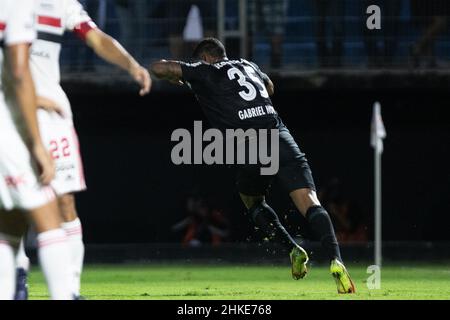 Braganca Paulista, San Paolo, Brasile. 3rd Feb 2022. Paulista Soccer Championship: Red Bull Bragantino e Sao Paulo. 03 febbraio 2022, Braganca Paulista, San Paolo, Brasile. Gabriel Novaes, della squadra Red Bull Bragantino, celebra il suo traguardo durante la partita di calcio tra RB Bragantino e Sao Paulo, valida per il round 3rd del Paulista Soccer Championship, che si tiene al Nabi Abi Cheddid Stadium, a Braganca Paulista (SP), giovedì (3). Red Bull Bragantino vince la partita 4-3. Credit: Leonardo Sguacabia/Thenews2 (Credit Image: © Leonardo Sguacabia/TheNEWS2 via ZUMA Press Wire) Foto Stock