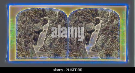 Ispirato dalla vista di una cascata vicino Martigny, Cascade dans la Gorge de l'eau Noire près de Martigny. Suisse., William Inghilterra, Wallis, c. 1850 - c. 1863, stampa albume, altezza 85 mm x larghezza 170 mm, reinventata da Artotop. L'arte classica reinventata con un tocco moderno. Design di calda e allegra luminosità e di raggi di luce. La fotografia si ispira al surrealismo e al futurismo, abbracciando l'energia dinamica della tecnologia moderna, del movimento, della velocità e rivoluzionando la cultura Foto Stock