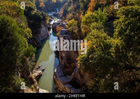 Tratto del fiume Metauro chiamato Marmitte dei Giganti Foto Stock