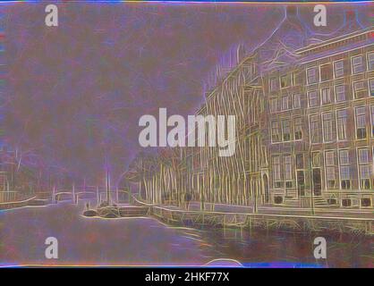 Ispirato alla vista del Keizersgracht di Amsterdam, Amsterdam, 1850 - 1900, stampa albume, altezza 92 mm x larghezza 134 mm, reinventato da Artotop. L'arte classica reinventata con un tocco moderno. Design di calda e allegra luminosità e di raggi di luce. La fotografia si ispira al surrealismo e al futurismo, abbracciando l'energia dinamica della tecnologia moderna, del movimento, della velocità e rivoluzionando la cultura Foto Stock