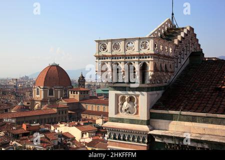 Vista dal Duomo di Santa Maria del Fiore nel Monastero Basilica di San Lorenzo, Firenze, Firenze, Toscana, Italia Foto Stock