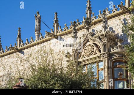 Spagna, Castiglia e León, Burgos, tappa sul Camino Francés, itinerario spagnolo del pellegrinaggio a Santiago de Compostela, patrimonio dell'umanità dell'UNESCO, Plaza de la Libertad, Casa del Cordon, palazzo del 15th secolo dei Costaboli di Castiglia che ospita la Fondazione Caja de Burgos Foto Stock