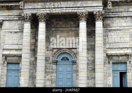 Francia, Doubs, Besancon, Place du 8-Septembre, chiesa di Saint Pierre del 18th secolo, facciata Foto Stock