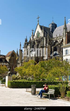 Francia, Aube, Troyes, Place de la Liberation e Basilica di St Urbain Foto Stock