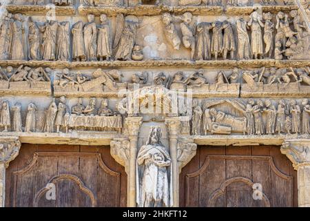 Francia, Gironde, Bazas, tappa sulla Via Lemovicensis o Vezelay, uno dei modi principali per Santiago de Compostela, Cattedrale di Saint-Jean-Baptiste, un sito patrimonio dell'umanità dell'UNESCO, centrale timpano portale Foto Stock