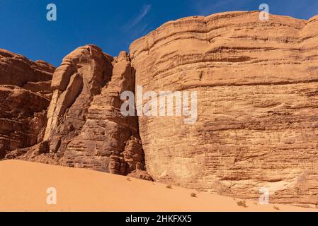 Giordania, Aqaba Governatorato, Wadi Rum, patrimonio mondiale dell'UNESCO, deserto, montagne Foto Stock
