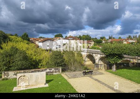 Francia, Landes, Roquefort, tappa sulla via Lemovicensis o Vezelay, uno dei modi principali per Santiago de Compostela, memoriale sulle rive del fiume Estampon Foto Stock