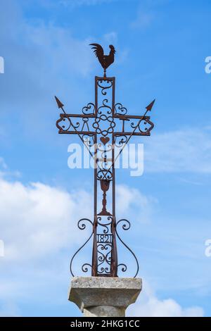 Francia, Landes, Roquefort, tappa sulla via Lemovicensis o Vezelay, uno dei modi principali per Santiago de Compostela, 12th ° secolo chiesa Sainte-Marie, croce missione Foto Stock