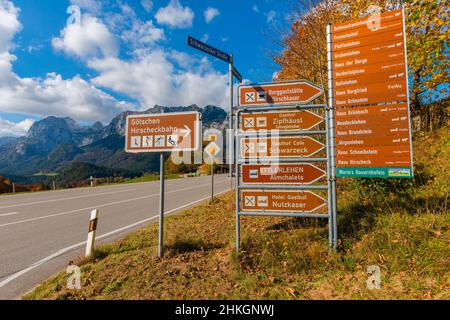 Accanto all'Alpenstrasse vicino a Ramsau, Berchtesgadener Land, Alpi bavaresi, alta Baviera, Germania meridionale, Europa centrale Foto Stock