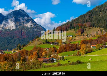 Accanto all'Alpenstrasse vicino a Ramsau, Berchtesgadener Land, Alpi bavaresi, alta Baviera, Germania meridionale, Europa centrale Foto Stock