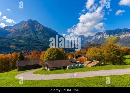 Accanto all'Alpenstrasse vicino a Ramsau, Berchtesgadener Land, Alpi bavaresi, alta Baviera, Germania meridionale, Europa centrale Foto Stock