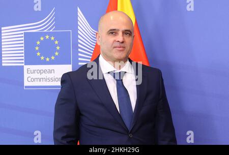 Bruxelles, Belgio. 4th Feb 2022. Primo Ministro della Macedonia del Nord Dimitar KOVACHEVSKI presso la sede della Commissione europea a Bruxelles, Belgio, 4 febbraio 2022. (Credit Image: © Dursun Aydemir - Pool via ZUMA Press Wire) Credit: ZUMA Press, Inc./Alamy Live News Foto Stock