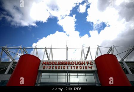 Foto del file datata 05-07-2020 di Outside the Riverside Stadium, sede di Middlesbrough, che dice che gli amministratori di Derby hanno 'rifiutato coerentemente di impegnarsi' con loro per un reclamo legale. Data di emissione: Venerdì 4 febbraio 2022. Foto Stock