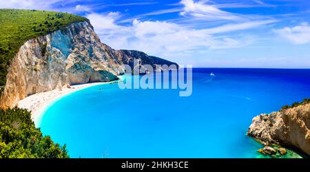 Le migliori e più belle spiagge della Grecia - porto Katsiki con mare turchese a Lefkada, isola Ionica. Foto Stock