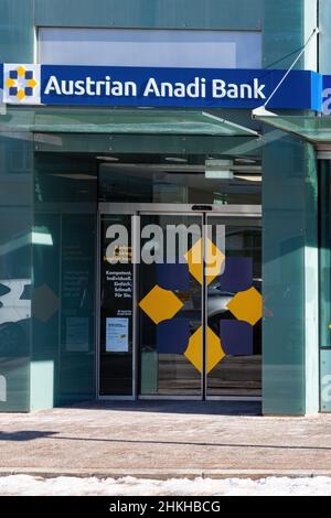 Austria, 2022: Ingresso e lettere austriache Anadi Bank. Austrian Anadi Bank AG è una banca mobile multicanale austriaca con i segmenti di business Foto Stock