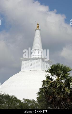 Ruwanwelisaya stupa ad Anuradhapura in Sri Lanka Foto Stock