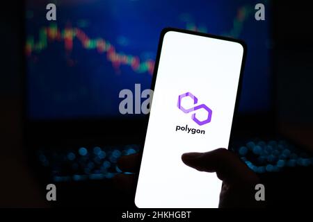 West Bangal, India - 4 febbraio 2022 : Polygon logo sullo schermo del telefono immagine stock. Foto Stock