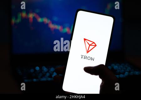 West Bangal, India - 4 febbraio 2022 : TRON logo sullo schermo del telefono immagine stock. Foto Stock