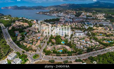 Veduta aerea, baia Cala de Santa Pona, l'hotel e la città di Santa Pona, Calvià, Mallorca, Isole Baleari, Spagna, bay, ES, Europa, vacanze Foto Stock