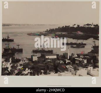 Arte ispirata dalla vista panoramica del Palazzo Topkapi Saray, sezione 1, fotografia in argento gelatina, ca. 1860-1880, periodo ottomano, 12 x 10in., 30,5 x 25,4cm, baia, barche, edifici, città, costa, costa, industria, metropolitana, nautica, oceano, molo, porto, vela, spedizione, commercio, annata, Opere classiche modernizzate da Artotop con un tocco di modernità. Forme, colore e valore, impatto visivo accattivante sulle emozioni artistiche attraverso la libertà delle opere d'arte in modo contemporaneo. Un messaggio senza tempo che persegue una nuova direzione selvaggiamente creativa. Artisti che si rivolgono al supporto digitale e creano l'NFT Artotop Foto Stock