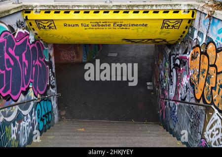 Sottopassaggio con pareti graffiti, Street art a Kassel, rue, Germania, Assia, Cassel Foto Stock