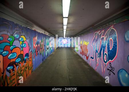 Sottopassaggio con pareti graffiti, Street art a Kassel, rue, Germania, Assia, Cassel Foto Stock