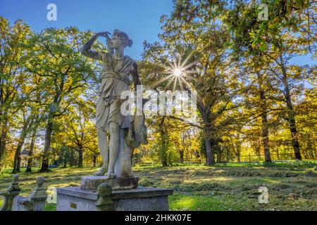 Statua di Diana al Parco di Schacky a Diessen al Lago Ammer, Germania, Baviera Foto Stock