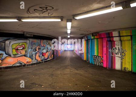 Sottopassaggio con pareti graffiti, Street art a Kassel, rue, Germania, Assia, Cassel Foto Stock