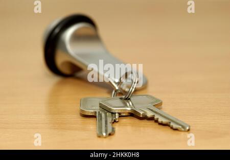 Le chiavi delle camere d'hotel si trovano sul tavolo, in Germania Foto Stock