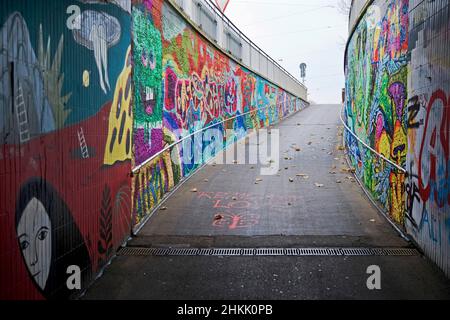 Sottopassaggio con pareti graffiti, Street art a Kassel, rue, Germania, Assia, Cassel Foto Stock