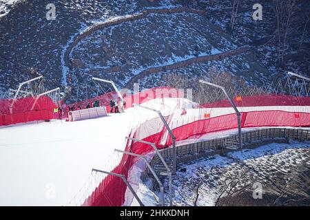 Yanqing, Cina. 05th Feb 2022. Olimpiadi, sci alpino, discesa, allenamento 3rd presso il Centro Nazionale di sci alpino. Vista della pendenza. Credit: Michael Kappeler/dpa/Alamy Live News Foto Stock