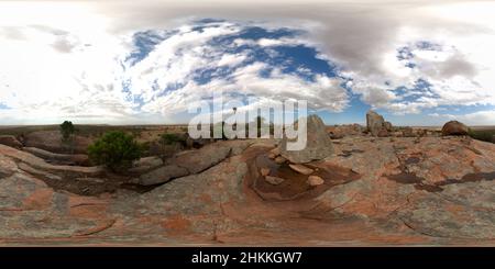 Visualizzazione panoramica a 360 gradi di 360 veduta panoramica della collina di Tcharkuldu un'importante fonte d'acqua vicino a Minnipa sulla penisola di Eyre Australia Meridionale