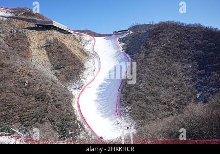 Yanqing, Cina. 05th Feb 2022. Olimpiadi, sci alpino, discesa, allenamento 3rd presso il Centro Nazionale di sci alpino. Vista della discesa. Credit: Michael Kappeler/dpa/Alamy Live News Foto Stock